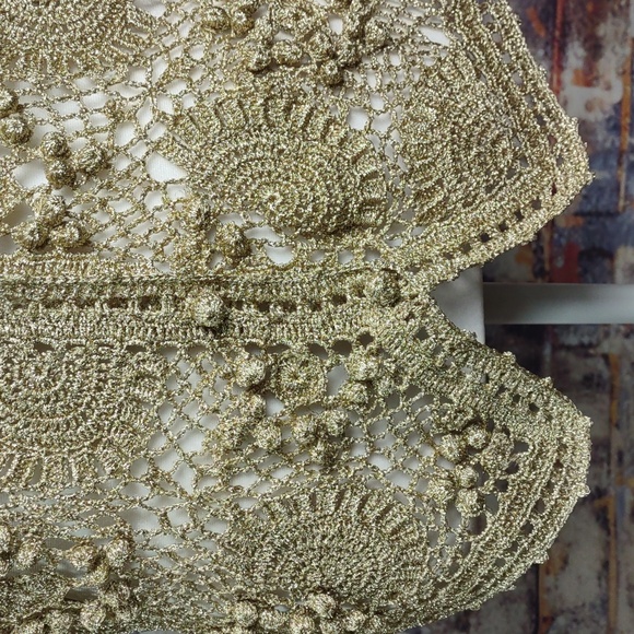 Suzelle Gold Lurex Crochet Sweater Vest - Picture 4 of 9